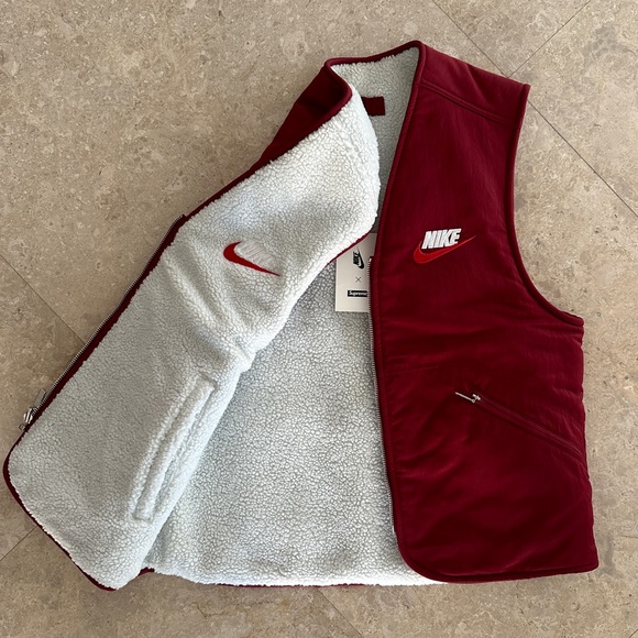 Supreme x Nike Reversible Nylon Sherpa Vest - Picture 4 of 5